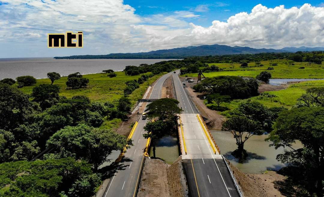 Agaton79's tweet photo. Imágenes aéreas de la ampliación de la Carretera Sapoá-Peñas Blancas Rivas 😍🛣🚍🛻

#Nicaragua https://t.co/011WFZng59