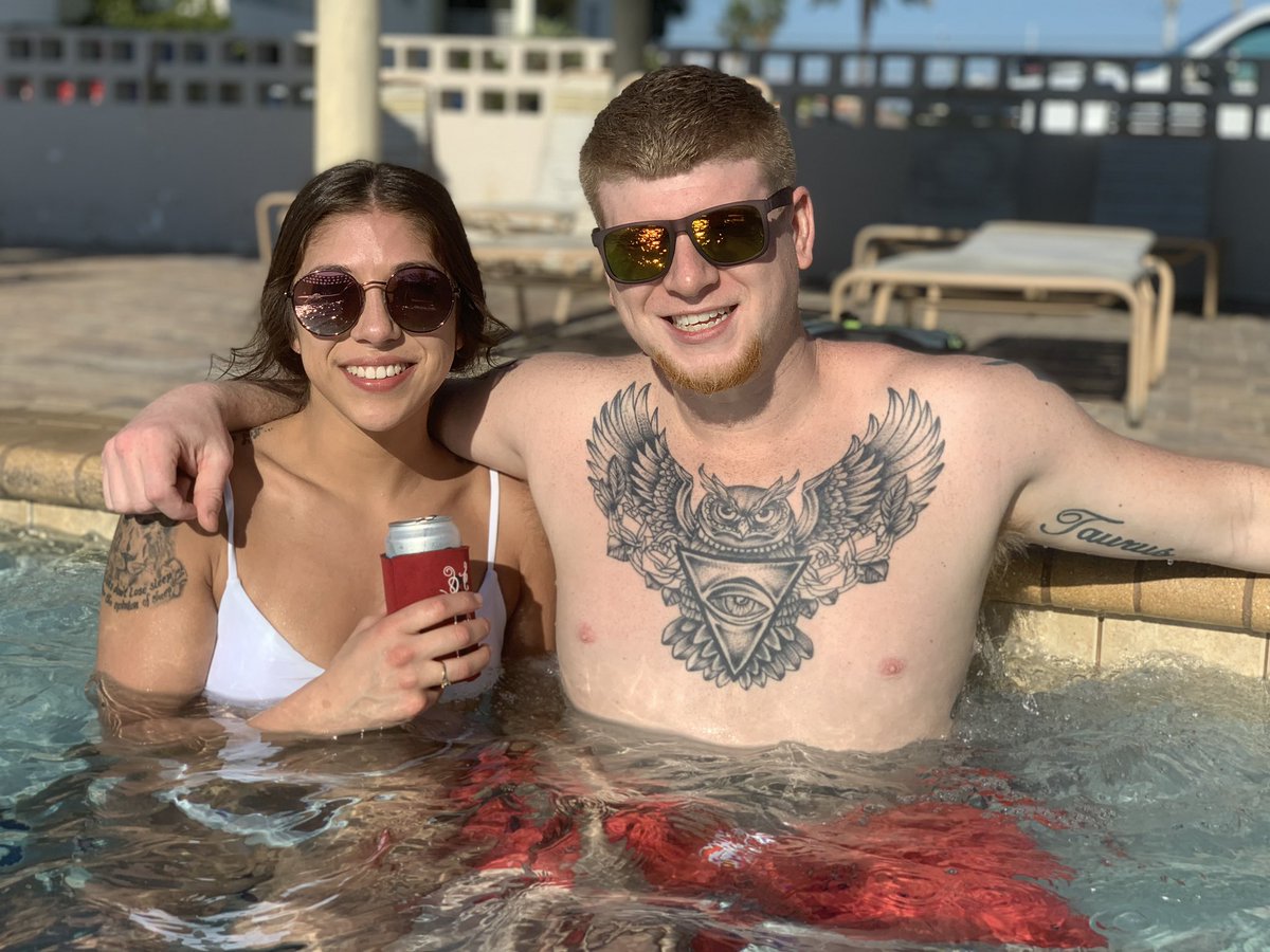 CleaveBeEasy's tweet photo. Loving FLORIDA! ☀️ https://t.co/ZkeOJEWeVR