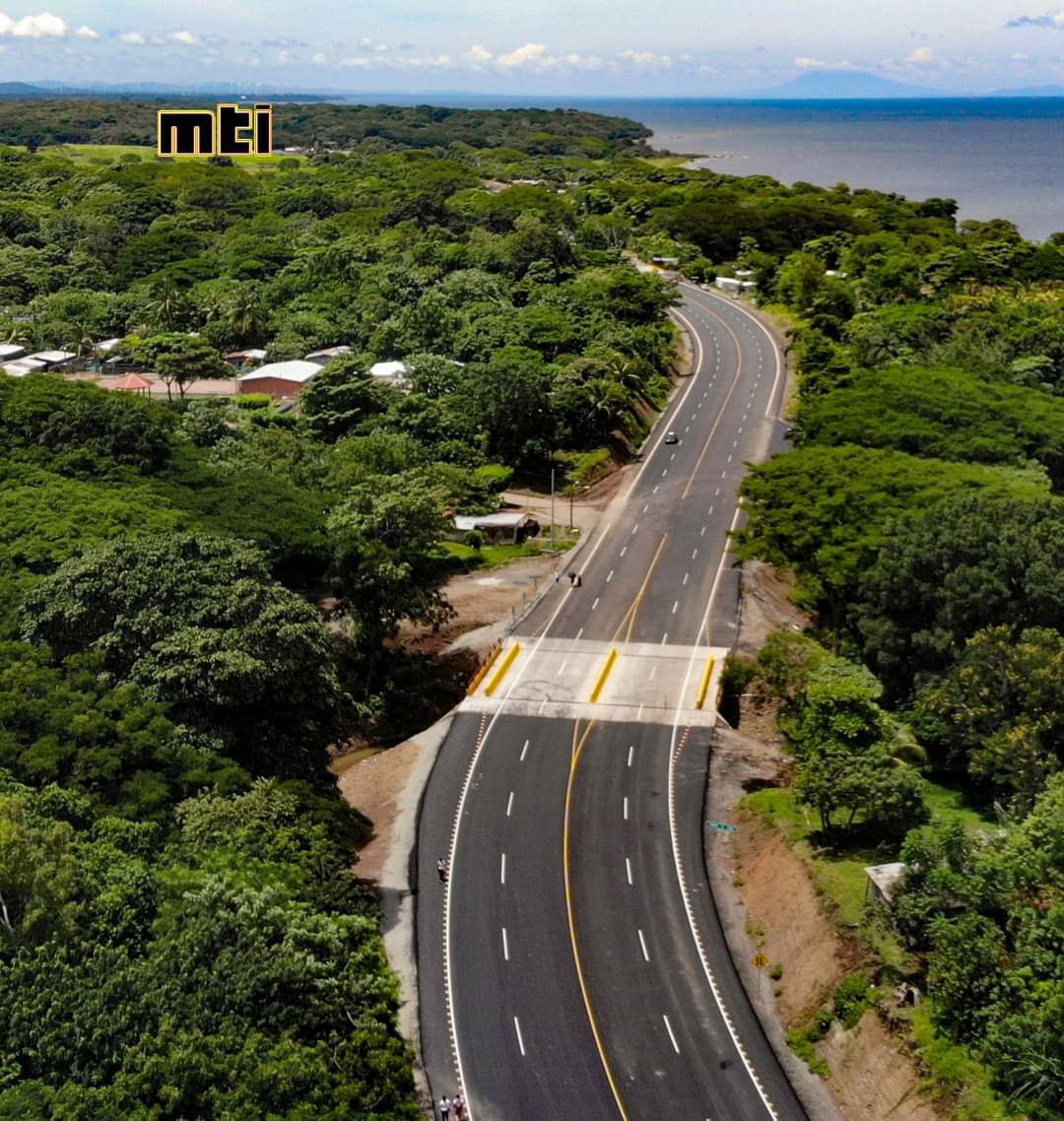 Agaton79's tweet photo. Imágenes aéreas de la ampliación de la Carretera Sapoá-Peñas Blancas Rivas 😍🛣🚍🛻

#Nicaragua https://t.co/011WFZng59