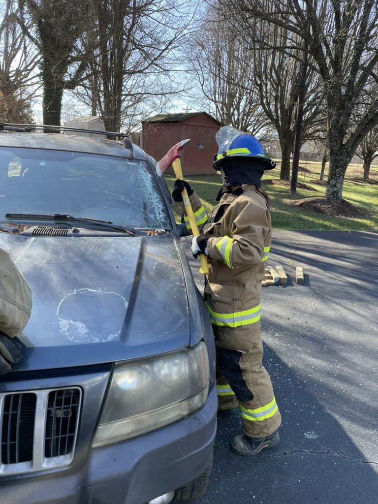 GlennFire's tweet photo. Today the Seniors of the GHSFA spent the morning completing their vehicle skills @MSVFR. #startingthejourney #futurefirefighters #futureleaders #GHSFA https://t.co/uZP21QI9iQ