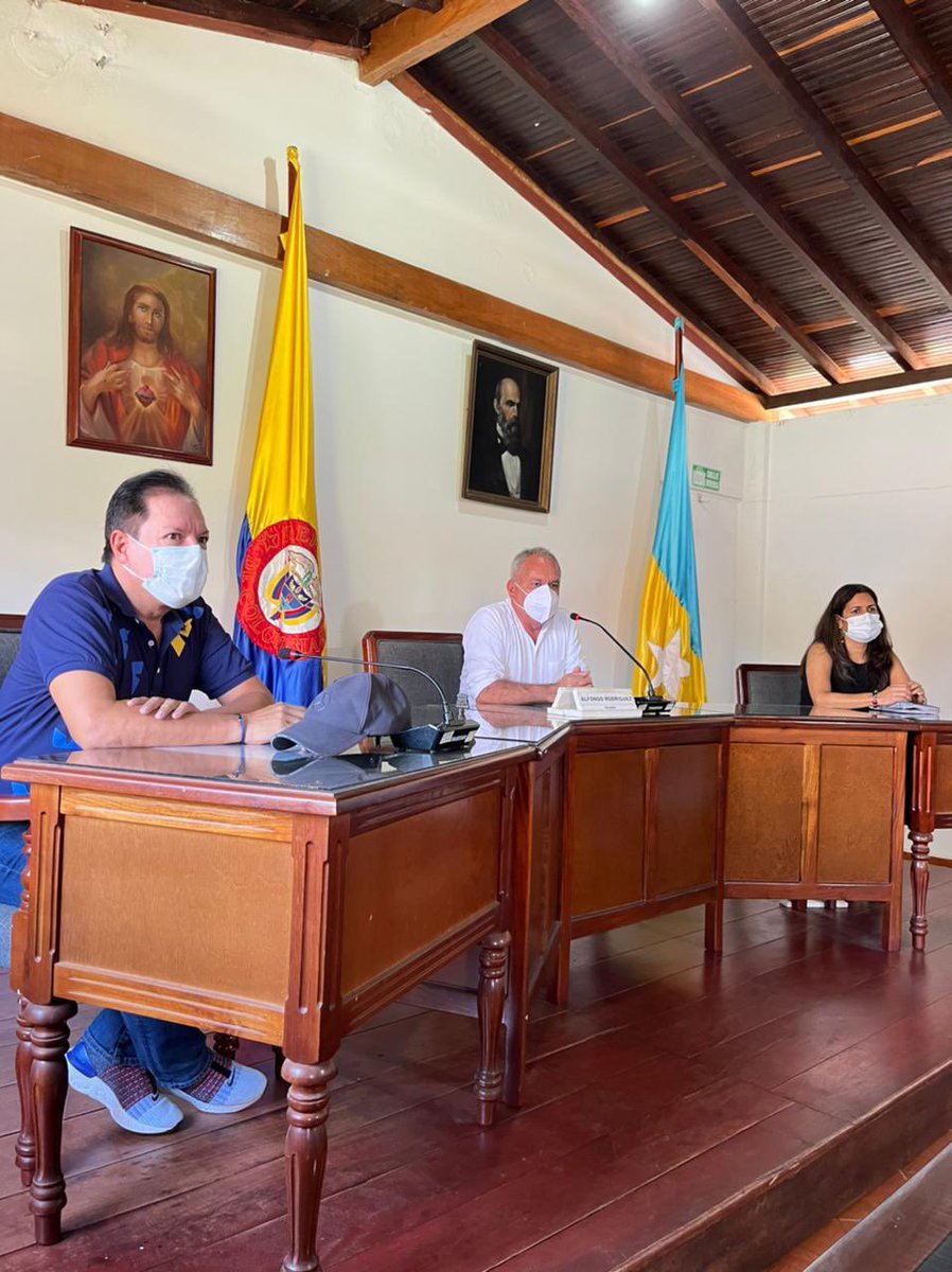 ContralSantand1's tweet photo. Realizamos la Instalación de Auditoría Financiera y de Gestión del Municipio de Barichara.
#Escuchamos👂
#Observamos 👁
#Controlamos 🔍 https://t.co/iX9mLGZIFW