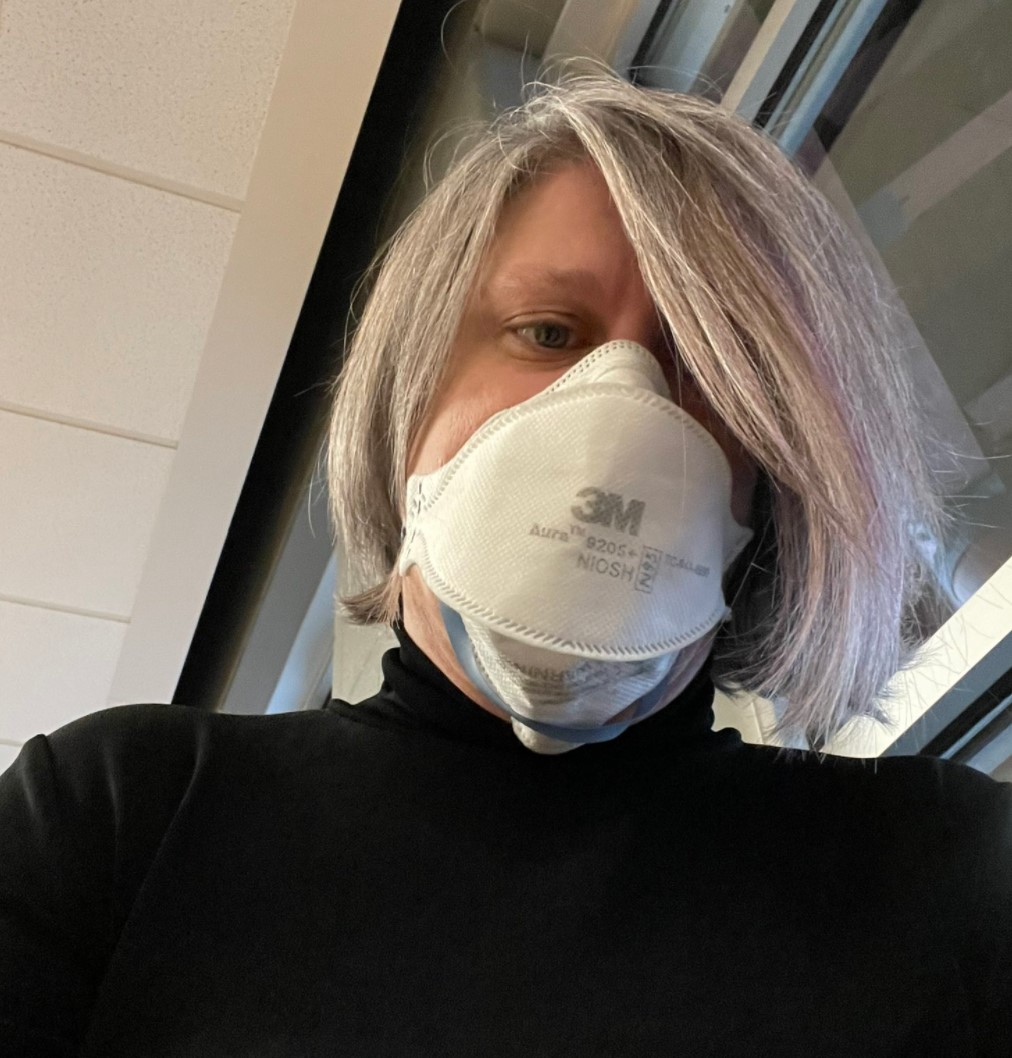 beemymelissa's tweet photo. @VABVOX I swim 4x/wk.  This was me leaving today. There are a handful of staff that still wear theirs, but mostly masks are very few, and very far between here.  But I live in farmland, Indiana, that has been true most of Covid.
(Bottom band not on yet.) https://t.co/vFNcBbhPpR