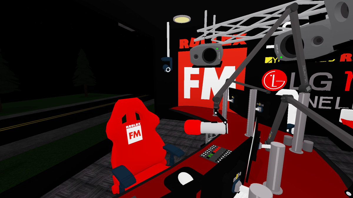 Roblox FM 📻 on X: All 23 candles for our bossman today! 🎂 From all of  us, from Roblox FM, we want wish the founder @TotalDamian_RBX a very happy  birthday. 🥳🎉 Leave