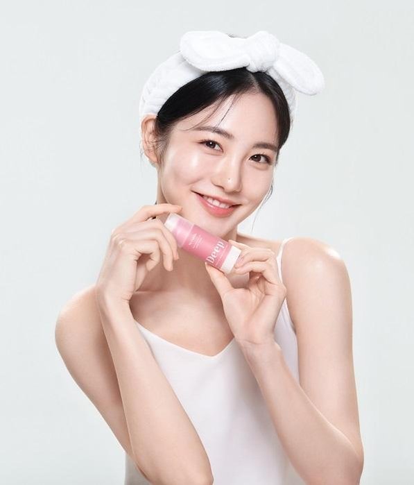 thejypnews's tweet photo. ๐ฐ NEWS | 021122
JYP Actress, Shin Ye-eun has been chosen as a brand muse of โMyDahliaโ (๋ง์ด๋ฌ๋ฆฌ์), a skincare beauty brand.
๐ https://t.co/QtJ3rsTD9C
#JYPActor #NPIO #ShinYeeun #์ ์์ https://t.co/n4vzaJRk3V