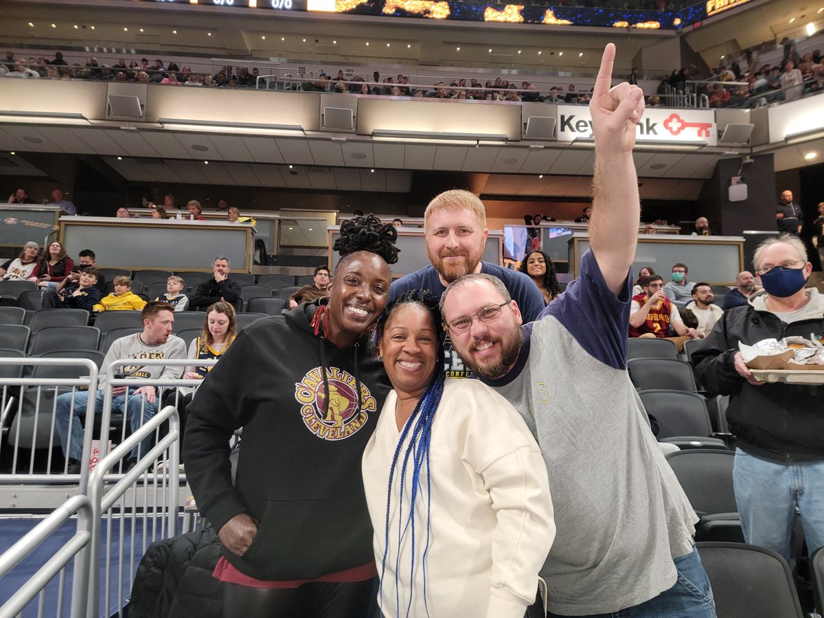 JamickaEdwards's tweet image. Aquarius Birthday Queens celebrating Nikaeda's tonight! Happy Birthday 🎂 🏀 #PacersGameNight #BirthdayGirls #BlackGirlsRun #UltraMarathoners