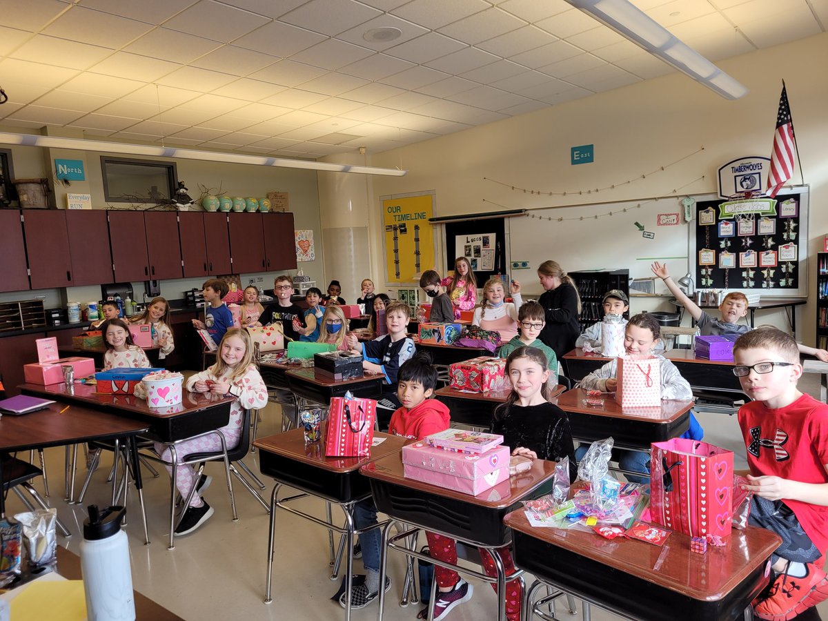 jessicawallin3's tweet photo. Early Valentines Party @HassanElem. So much fun today with this crew. ๐ #sowindy #sosweet https://t.co/7PFvHrYFnf