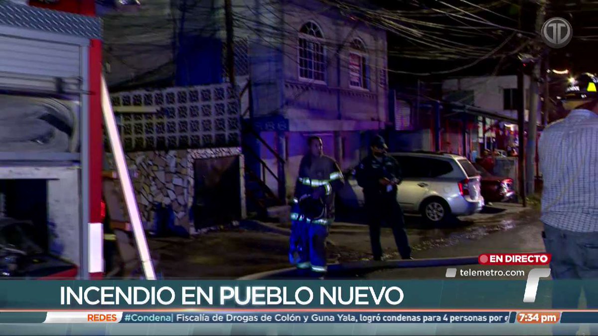 TReporta's tweet photo. Se registra un incendio en Pueblo Nuevo. Unidades de @BCBRP lograron evacuar a un grupo de personas que estaban atrapadas en el inmueble. 

Se informó que el incendio ha sido controlado en su totalidad. #TReporta https://t.co/RvSvayR7RK