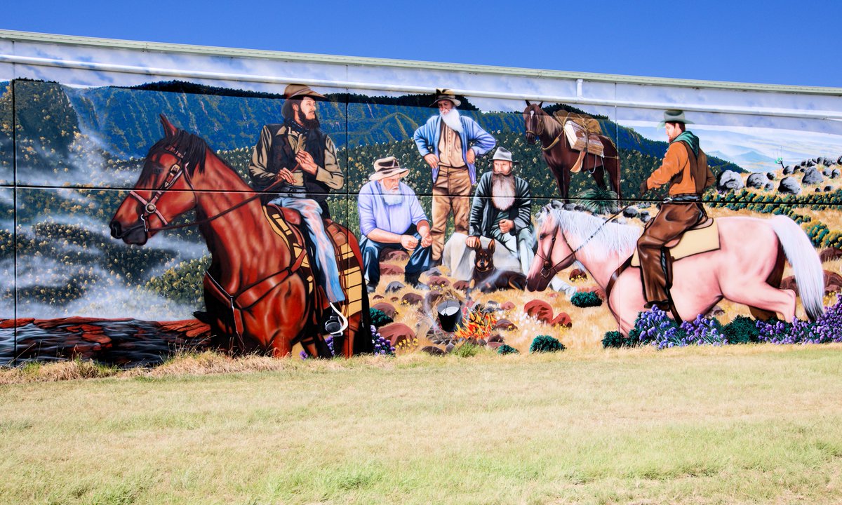 maloo325's tweet photo. The updated since I was last there #mooretrailers #pittsworth #murals on a new shed there. Tribute/memorial to lionel moore's grandson justin who dies in a car accident a few years back #darlingdowns https://t.co/QOvbD0FrZ9