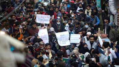 timesofindia's tweet photo. Hijab protests spread to UP, Rajasthan, Maharashtra, Andhra Pradesh &amp; Delhi 

https://t.co/jAidyRznKP https://t.co/Khy2i9vATN