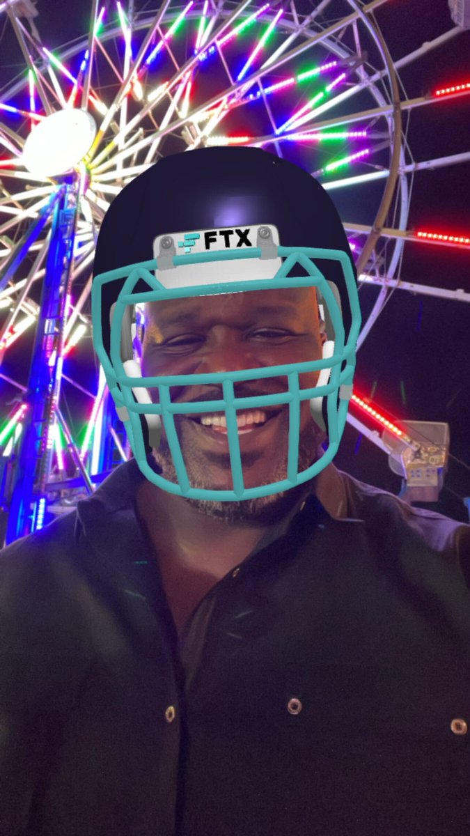 FTX_Official's tweet photo. @ShaqsFunHouse And oh yeah, 🏈 + @SHAQ https://t.co/QlZpvMfnCp