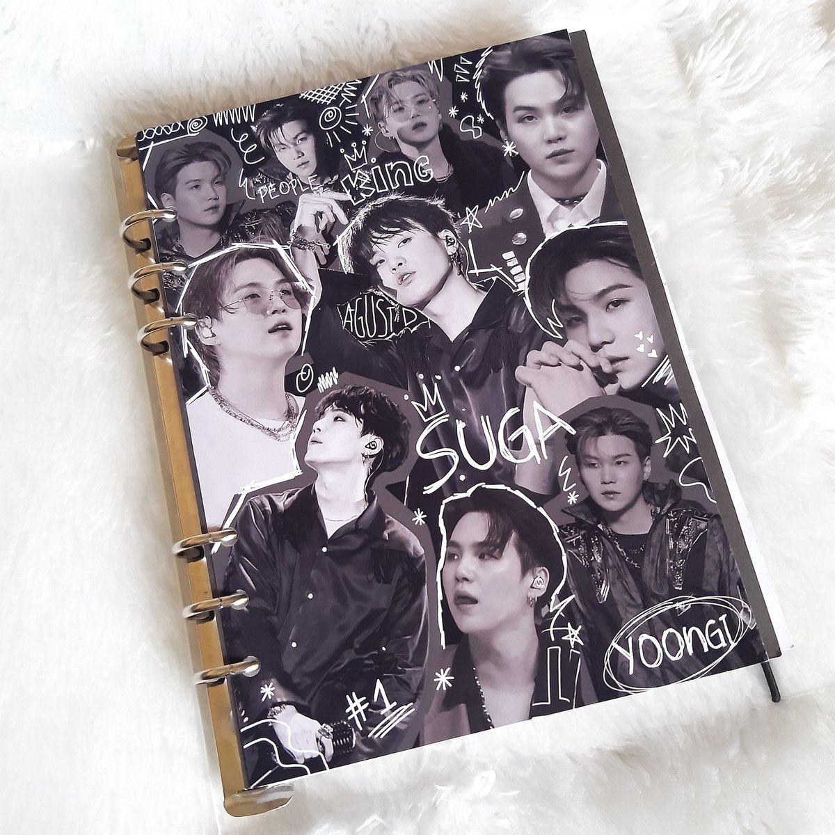 jeon_min0713's tweet photo. 💌 #BangTAMbudols

my first binder comms are homeee!!! Thank you so much @daechwiprod for creating these covers for me. Love the outcome! Super accommodating and very talented! Til next time! 💜🖤💜

#daechwiprod https://t.co/7UJP07HSyw