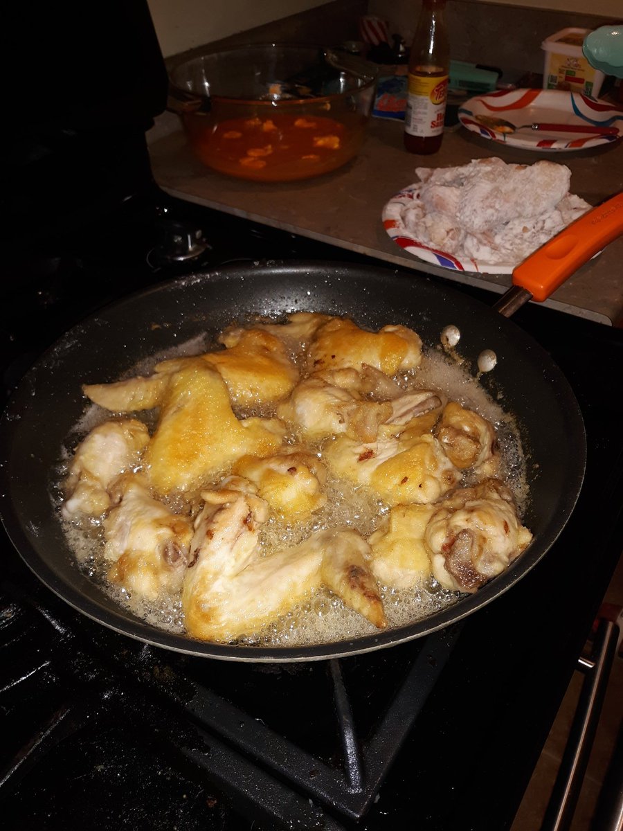 jsmoke404's tweet photo. @IAmMsjohnson025 Chicken u say 🐔🐔🐓🐓 https://t.co/UGqpywQAgQ