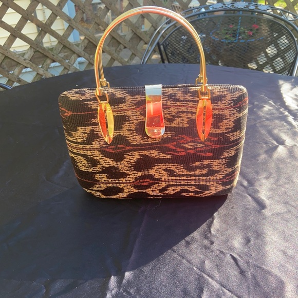 ChicPreloved's tweet photo. So good I had to share! Check out all the items I'm loving on @Poshmarkapp from @PattiMinardi #poshmark #fashion #style #shopmycloset #kutfromthekloth #caliabycarrieunderwood #vintage: https://t.co/rA0MkeRpPq https://t.co/OoI9aKoHL1