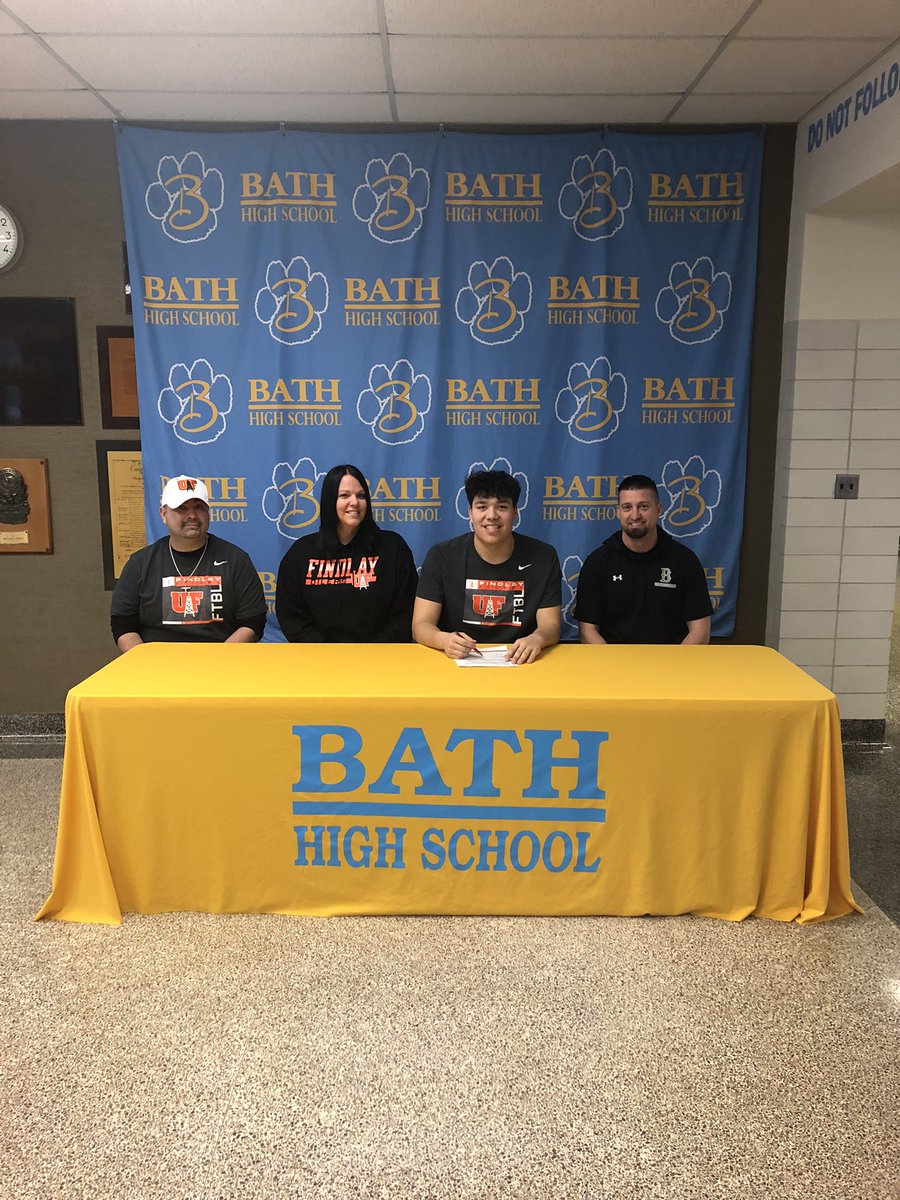 gobathwildcats's tweet photo. Congratulations to RJ Cortez for signing to play football at the University of Findlay! https://t.co/tidWBgqQhW