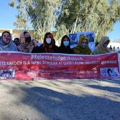 They are not asking for education or health or development but for the safe recovery of their missing educated ones
#KhuzdarProtest
#ReleaseHafeezBaloch
#releaseAsifAndRasheedBaloch
@Sairaba10432951