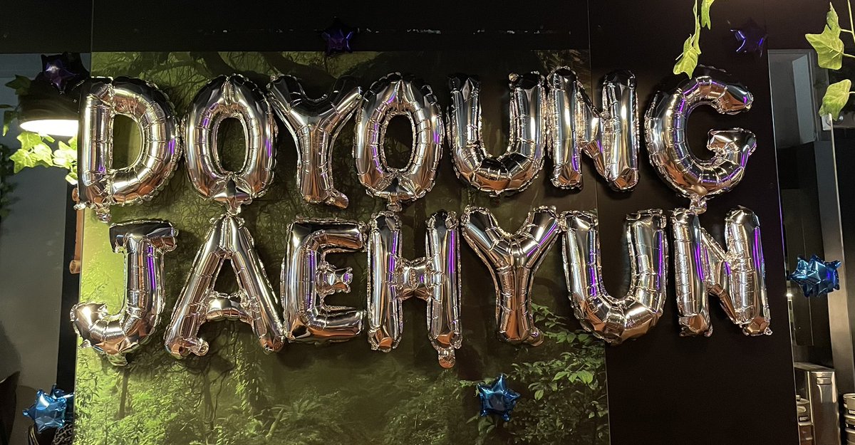 twilightdyjh02's tweet photo. Event decorations are up! Thank you for waiting 😆

Do remember to come over to the admin table to collect the gifts :)

#twilightdream02 https://t.co/lgXIUYJxX9