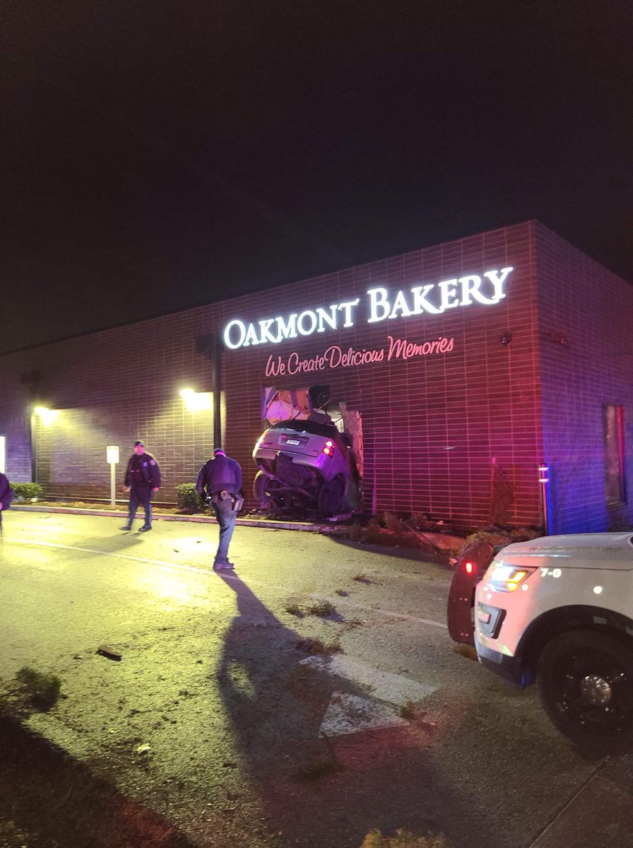 pgh_scanner's tweet image. Oakmont bakery has reportedly been deemed unstable