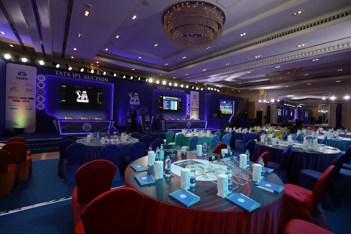 IPL's tweet photo. The Stage is set 🤩🤩

Just under an hour away from the #TATAIPLAuction 2022  😎👌🏻 https://t.co/RyvrLvyG2j