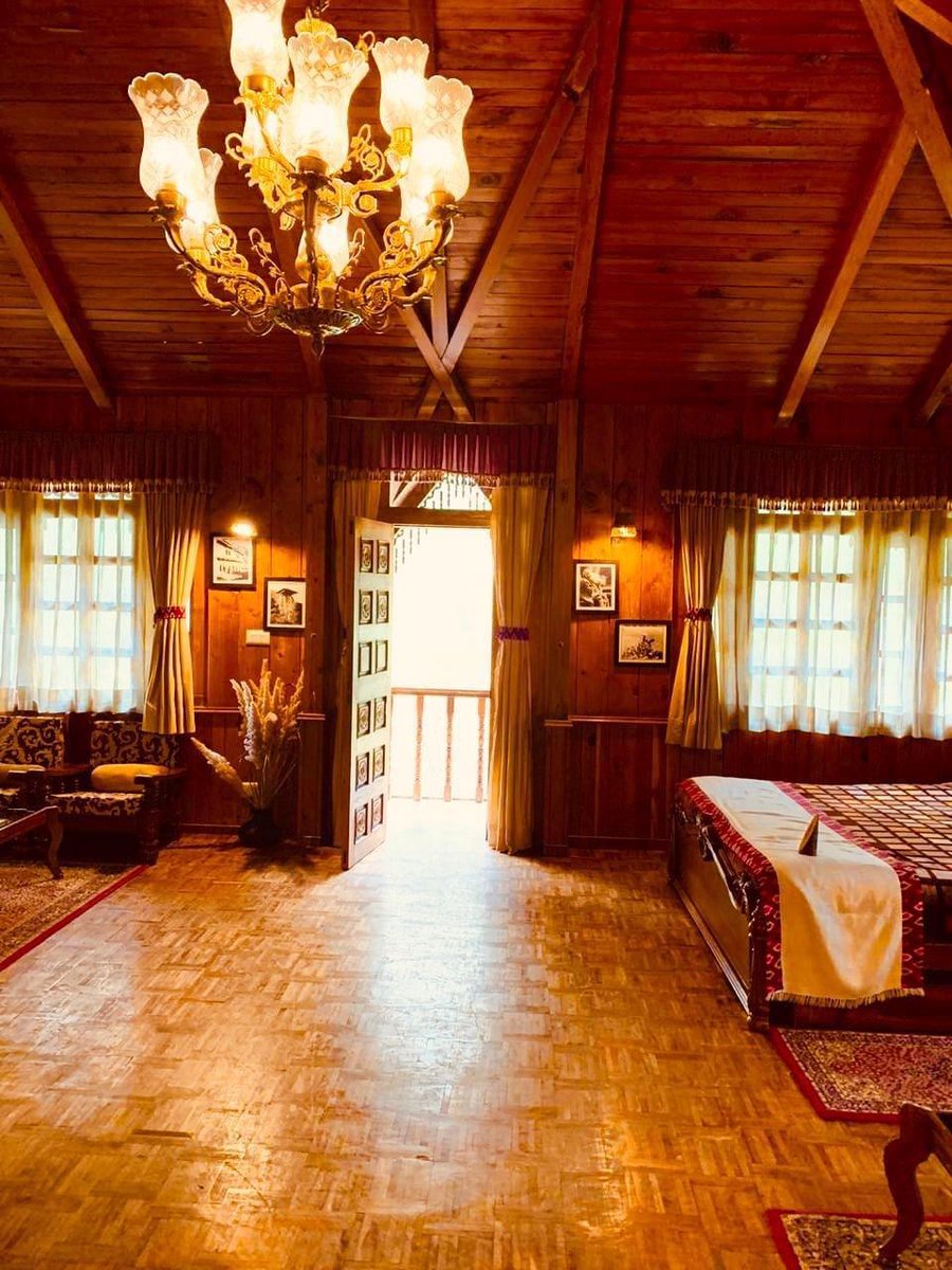kailashathv's tweet photo. #Machans cosy 750 sq wooden space. Enjoy panoramic view of the Parvati river & Pirpanjal ranges with fresh hand beaten coffee with your ❤️ ..🎶 Humne dooniya se alag ..#Tourism #petfriendly #travel #nature #himachal #himalayas #hospitality #treehouse #IncredibleIndia https://t.co/52Ya4hV2ky