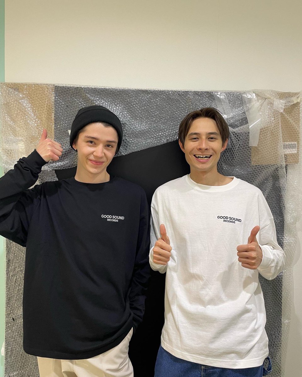 MUSASHI_RHODES's tweet photo. ROSE &amp; KCでロンTを作りましたー！カラーはブラックとホワイトの二色展開です！NOW ON SALEなので気になる方は是非チェックしてみてください！

https://t.co/2ZWzeCqq7x https://t.co/1snTrVGu96