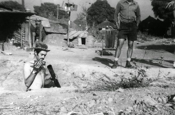 war_only's tweet image. Заморская война в Португальской Гвинее – бронетехника в бою, или Дивный эпизод атаки партизан, отбитой при помощи оригинального способа стрельбы из миномета "с рук"...

war-only.com/zamorskaya-voj…