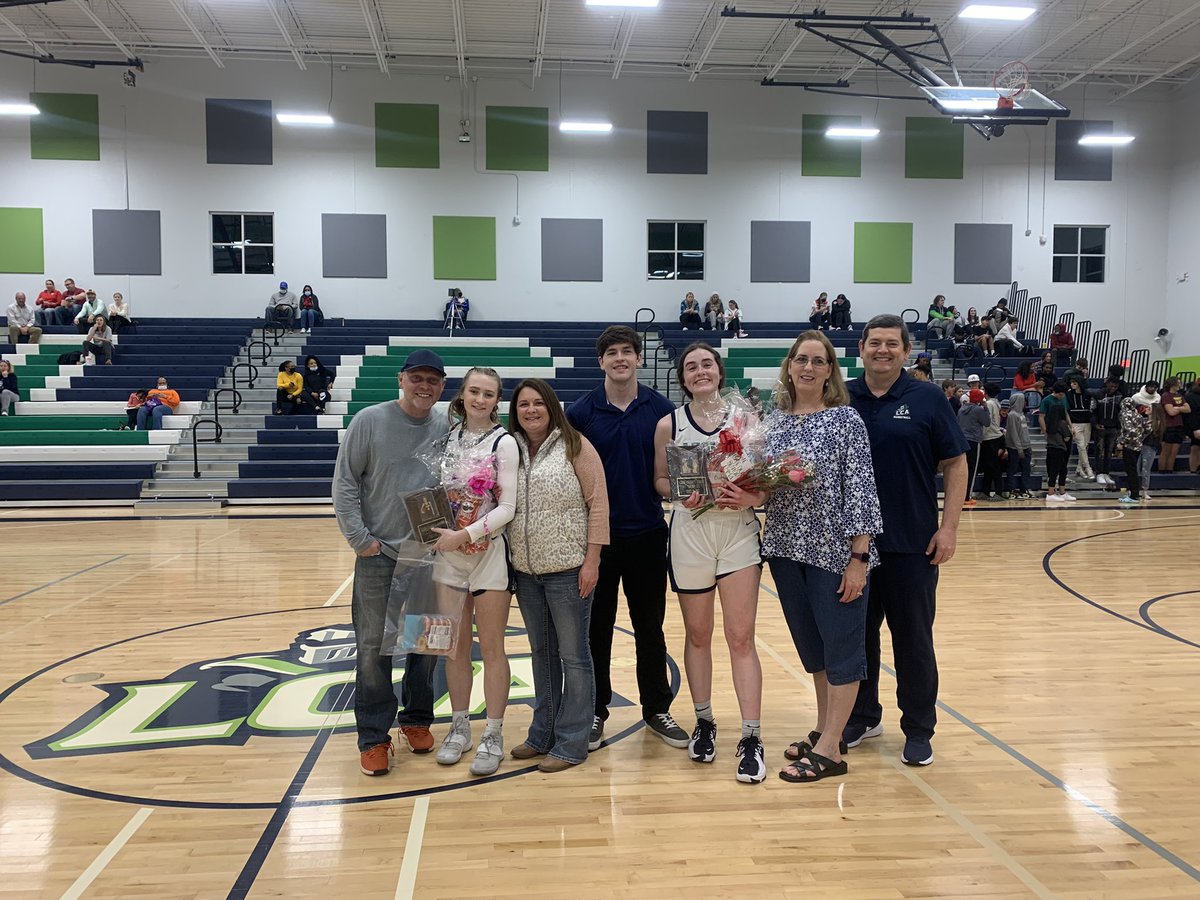 love4_bball's tweet photo. These two wonderful young ladies , will do great things in life!!! Congratulations ladies!!! https://t.co/KEBLK2QqMS