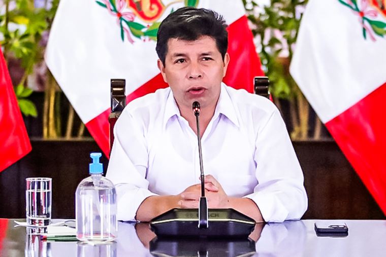 DiarioElPeruano's tweet photo. 📌 El presidente Pedro Castillo anunció hoy que el Poder Ejecutivo presentará una alternativa viable para la devolución de los aportes al Fondo Nacional de Vivienda (Fonavi) a los trabajadores.

👉 https://t.co/bifKXu2Ku5 https://t.co/KhTjg6eAMb