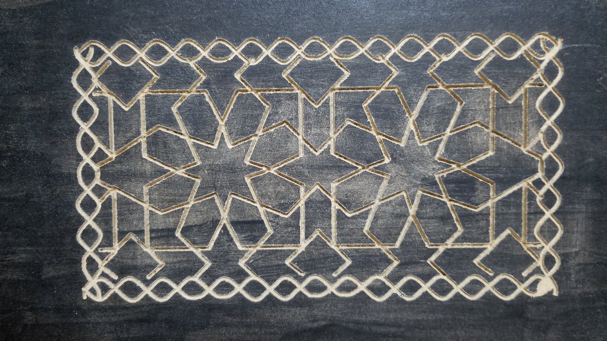 gmonkey0300040's tweet image. 今週はCNC工作のスキル向上に全集中。
ベジェ曲線がわかるようになってきた。 

課題: 
1, 複数のレイヤーに分けた切削
2, 複数のビットを使い分けて切削
3, データ加工過程での曲線データの劣化対策 

データ加工: Krita, Inkscape, JWCAD
CAM: NCNV
CNC: mach3 

#weeklyoutput #pattern #CNC