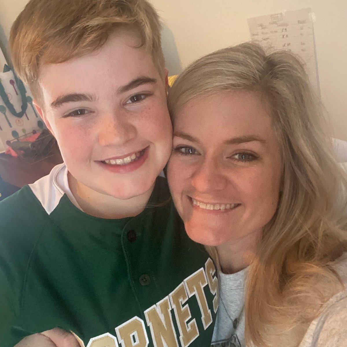 LaurenFBaker's tweet photo. Love my Jackson! He had his Meet the Hornets baseball night tonight and took the field with excitement for the starting season! Proud of this boy and love him having fun at all he does! ⚾️💚💛🎉 #Hornets #BakerBoys #JacksonSamuel #mybabyalways @ThejbakerERA https://t.co/FJKYnNYXnw