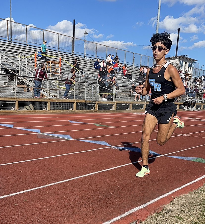 Jxnthn1's tweet photo. Brown Relays Double Distance Champ 🥇 
Waited about 4 years for it but hey  now the 32 and 16 are my events!

@SAMRAYBURNXC @CoachSweeneyXC @SamRayburn_HS @SRHS_KHernandez @TexansSportsMed @SRHS_BoysTF https://t.co/yt1X1jP98f
