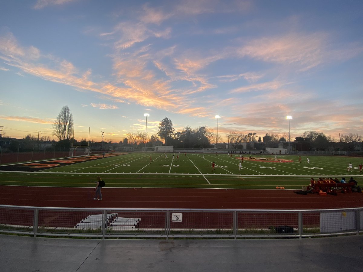 dsfreem's tweet photo. Tonight @BHSjacketSports girls soccer says “thank you!” to the Class of ‘22. #SenorNight #AlwaysAYellowJacket https://t.co/ubbmf4rgtl