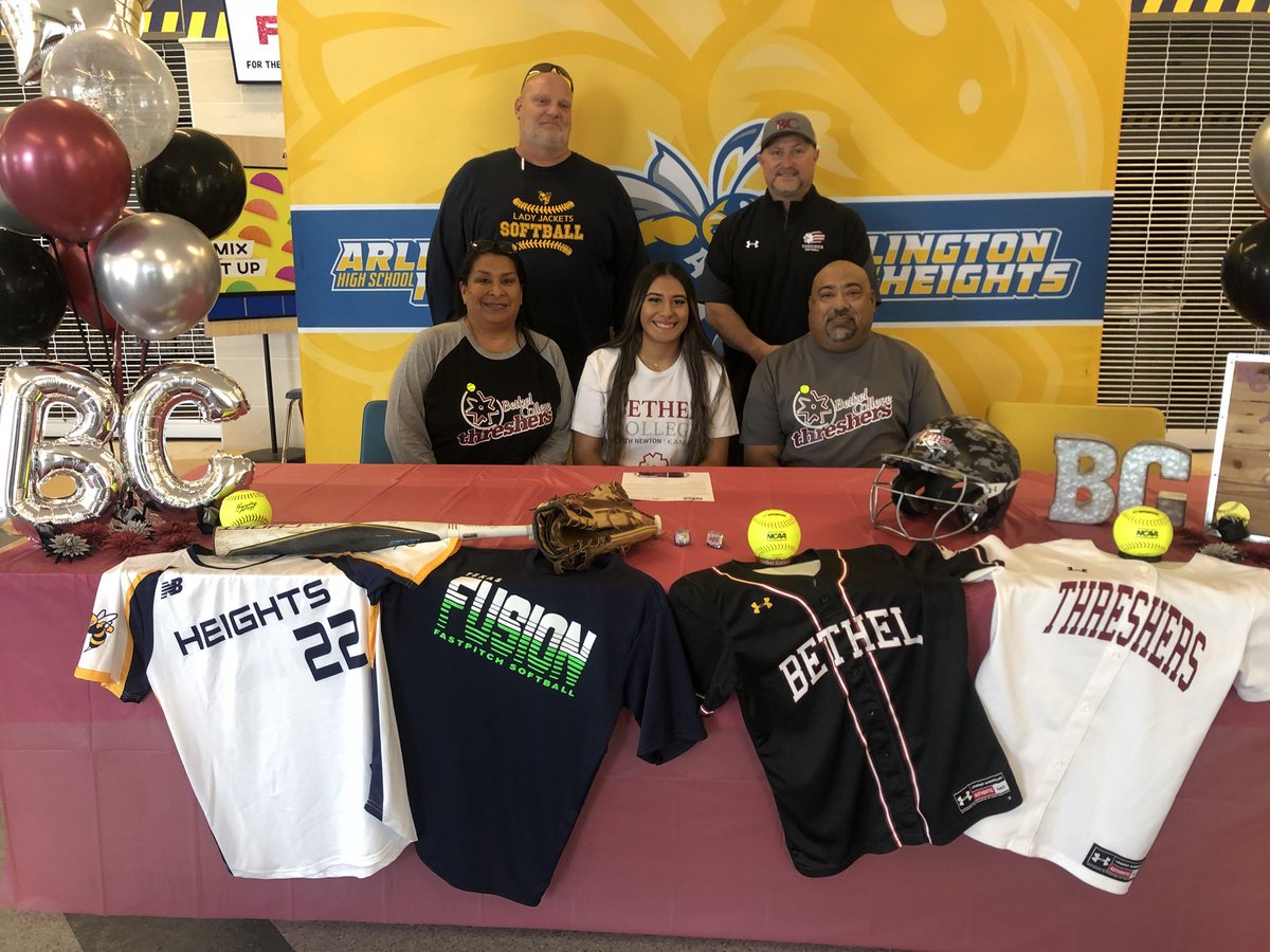 BC__Softball's tweet photo. Came to Texas a day early to sign 2022 Pitcher Lilliana Pina from Fort Worth, Texas. Great addition to our staff. #FearTheStone #RollOn https://t.co/lunXWeXSGI