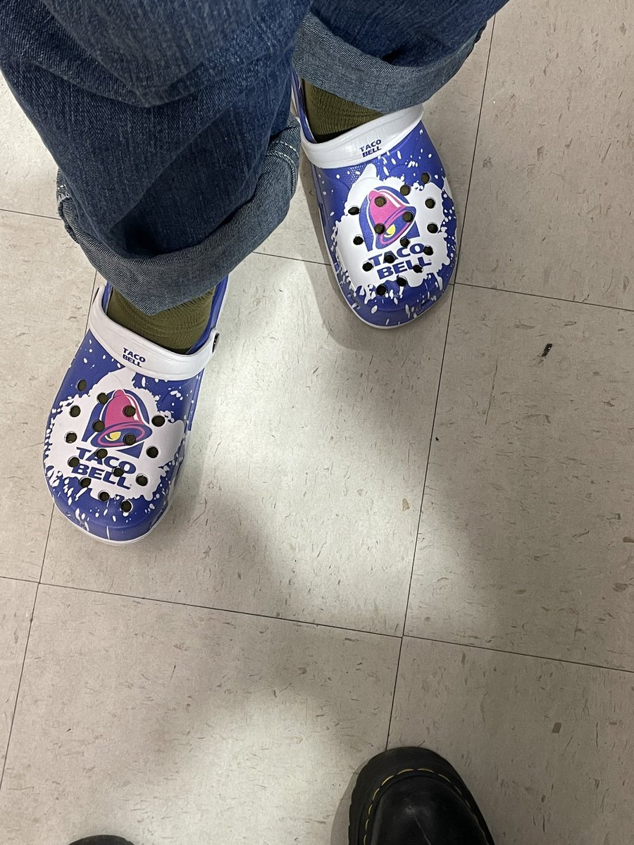 thepopeofmope's tweet photo. Another good goodwill find https://t.co/ABPWaP1Y4x