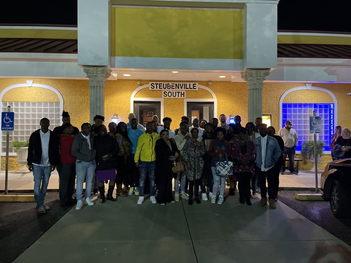Jeff_Mezzatesta's tweet photo. Thanks to Angelo’s of Myrtle Beach for hosting our Mother/Son Valentines Day Dinner tonight for Carvers Bay Boys Basketball.  Great meal, great service, great time!  
#ThanksMom
#OurGreatestValentineAndFan https://t.co/LT0OUhjP6i