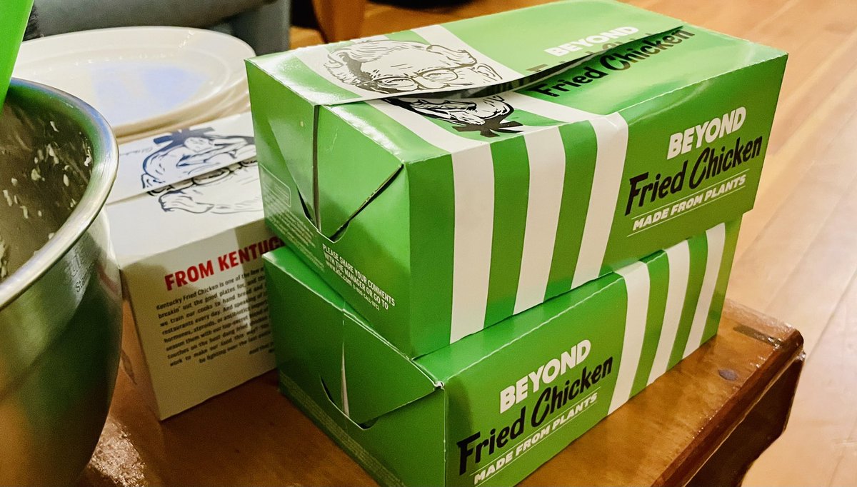 smbrander's tweet photo. Calling all vegetarians … 
I’m not one to frequent fast food restaurants, but if you don’t eat beef / chicken and need a go-to when on a road trip, @kfc now has #beyondchicken nuggets that are surprisingly good! #plantbased #vegetarian https://t.co/6kEPk2rNNY