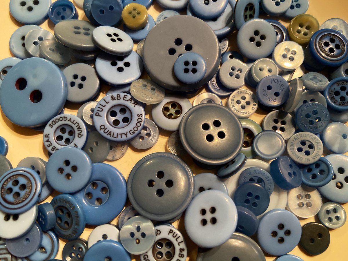 BeadsBitznBopz's tweet image. Mixed variety of Blue and Gray Shades plastic buttons | 25 buttons tuppu.net/95dcc187 #Craft supplies #SewingButton