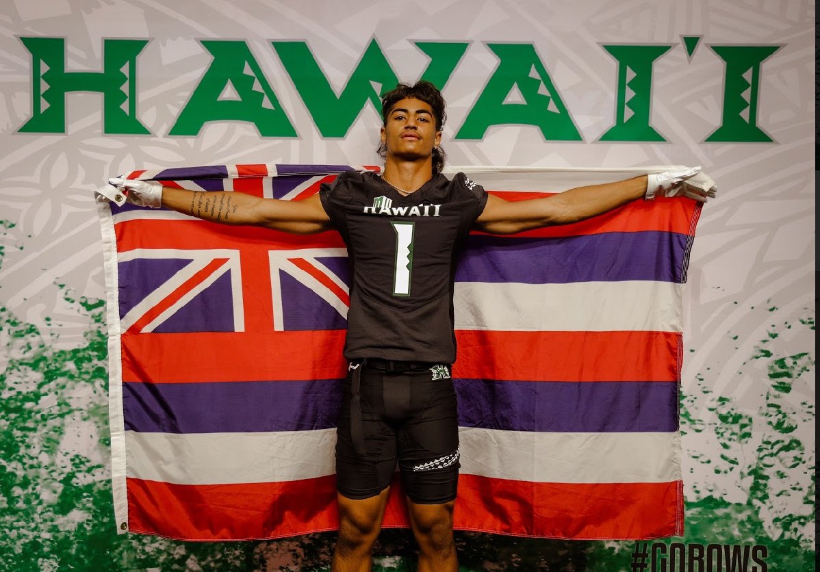 gav1nhunter's tweet photo. Happy Aloha Friday! Truly honored to receive an offer from my dad’s alma mater, the University of Hawaii! Thank you @CoachYoro God is good! #GoBows #defendpriderock https://t.co/xXjF6Y0prg
