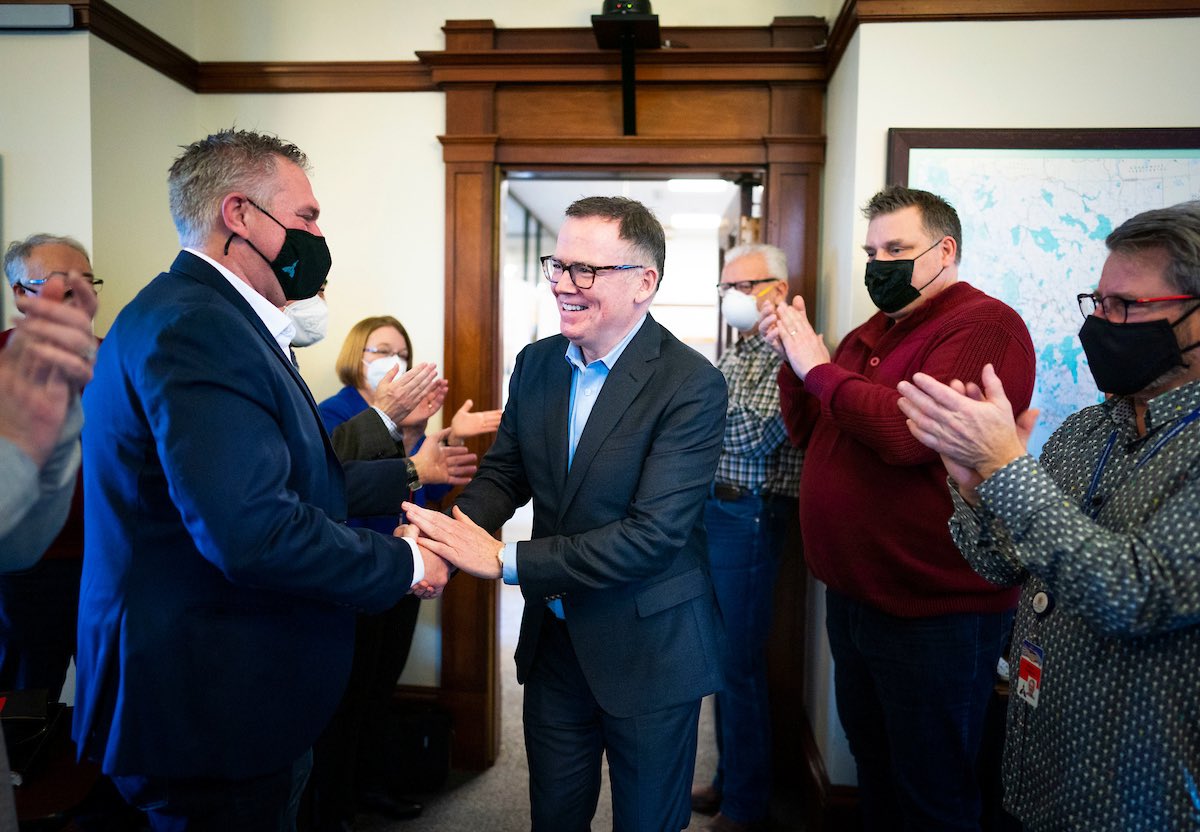 BillTieleman's tweet image. What a week indeed for Kevin Falcon! ✅
Delaying + moving the new #SurreyBC hospital ✅
Meddles w public health + won’t answer qs on #BCLiberal MLAs backing convoys ✅
Condescending + insulting to non-white candidates ✅
#bcpoli #bcndp #vanpoli