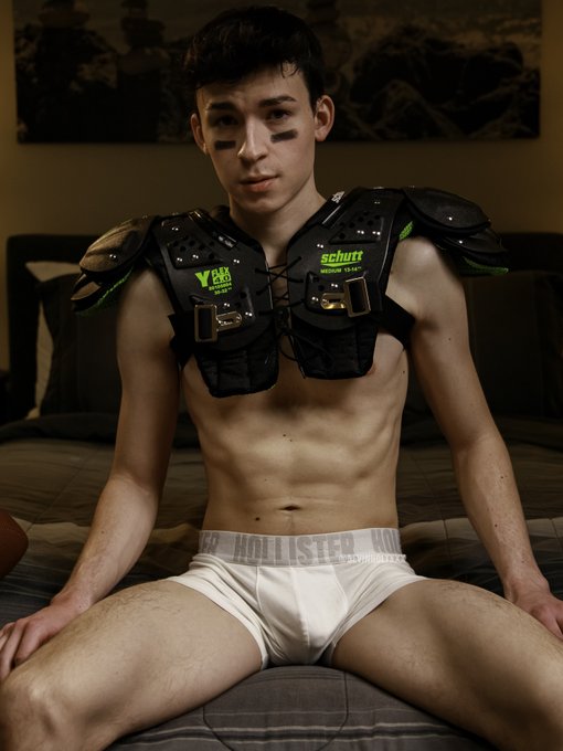 ready for the game? 🏈 https://t.co/E7s1WJbvTF<a href="/tag/shampoochallenge"class="tags"><span>#shampoochallenge</span></a>