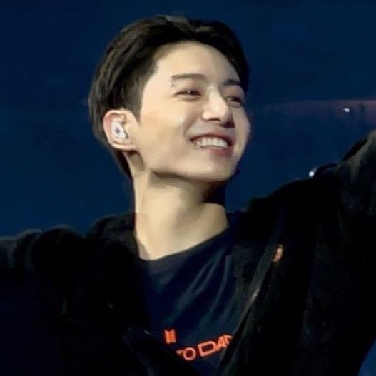 jksmilebot's tweet photo. he’s the best person ☹️ https://t.co/Rlc84tNvdk