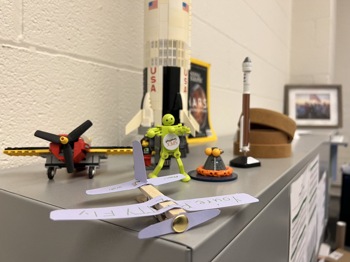 pmitoglio's tweet photo. I got a @WIA_Illinois Valentine’s plane! It made my day :-) @AEatIllinois @uofigrainger @UofIllinois #uiuc #WomenInScience #WomenInSTEM https://t.co/9ocscIjqnL