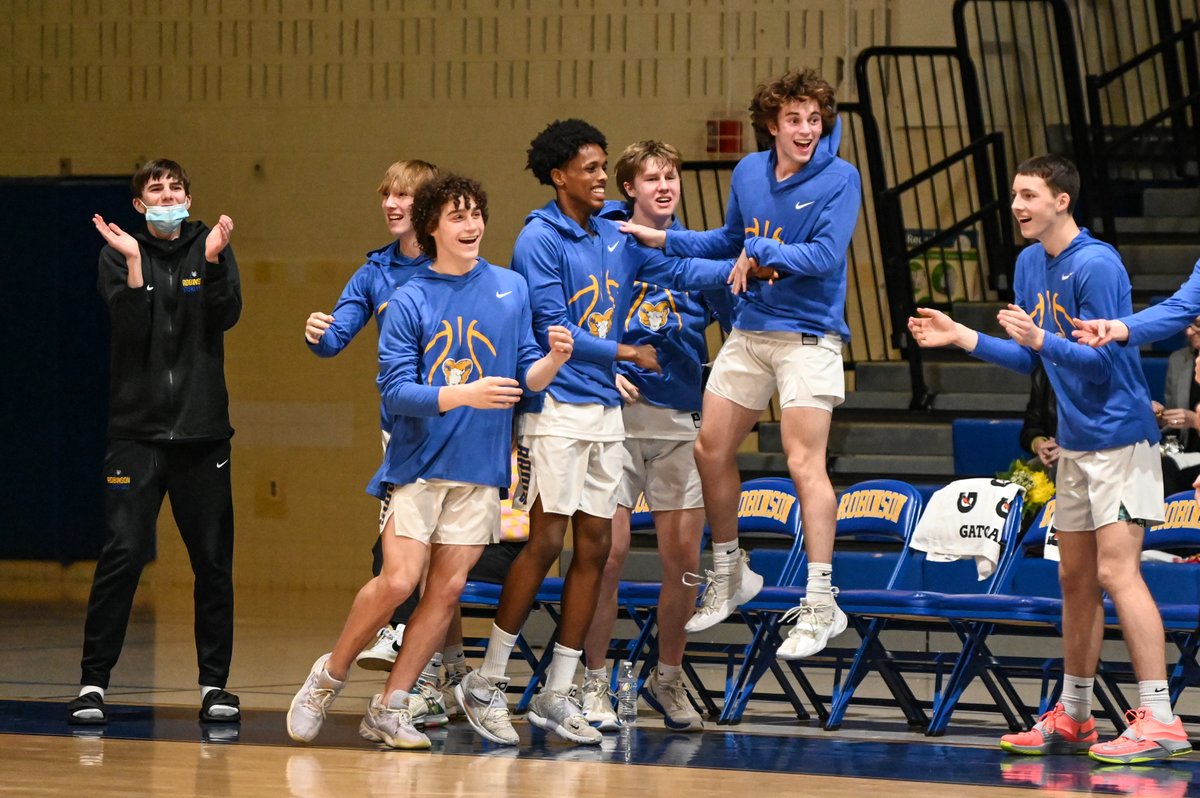 Ram_Snaps's tweet photo. Yes!!! The streak is broken. Boys Varsity Basketball with the big W tonight, 49-41 over West Springfield. Congrats! Great playing, a rockin' student section and Robo-ESPN reporting court-side. @RobinsonBBall https://t.co/yniGKPiZzV
