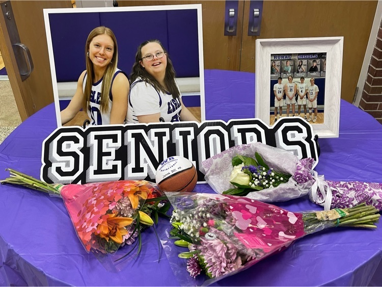 wreagles's tweet photo. Special night to celebrate our seniors and their parents. #onemoretime #memories https://t.co/Ryvovhm4aw