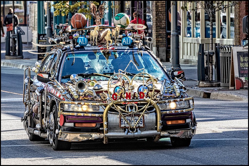 to everyone new to Ottawa, this man is not part of the trucker convoy, please be nice to him 😭