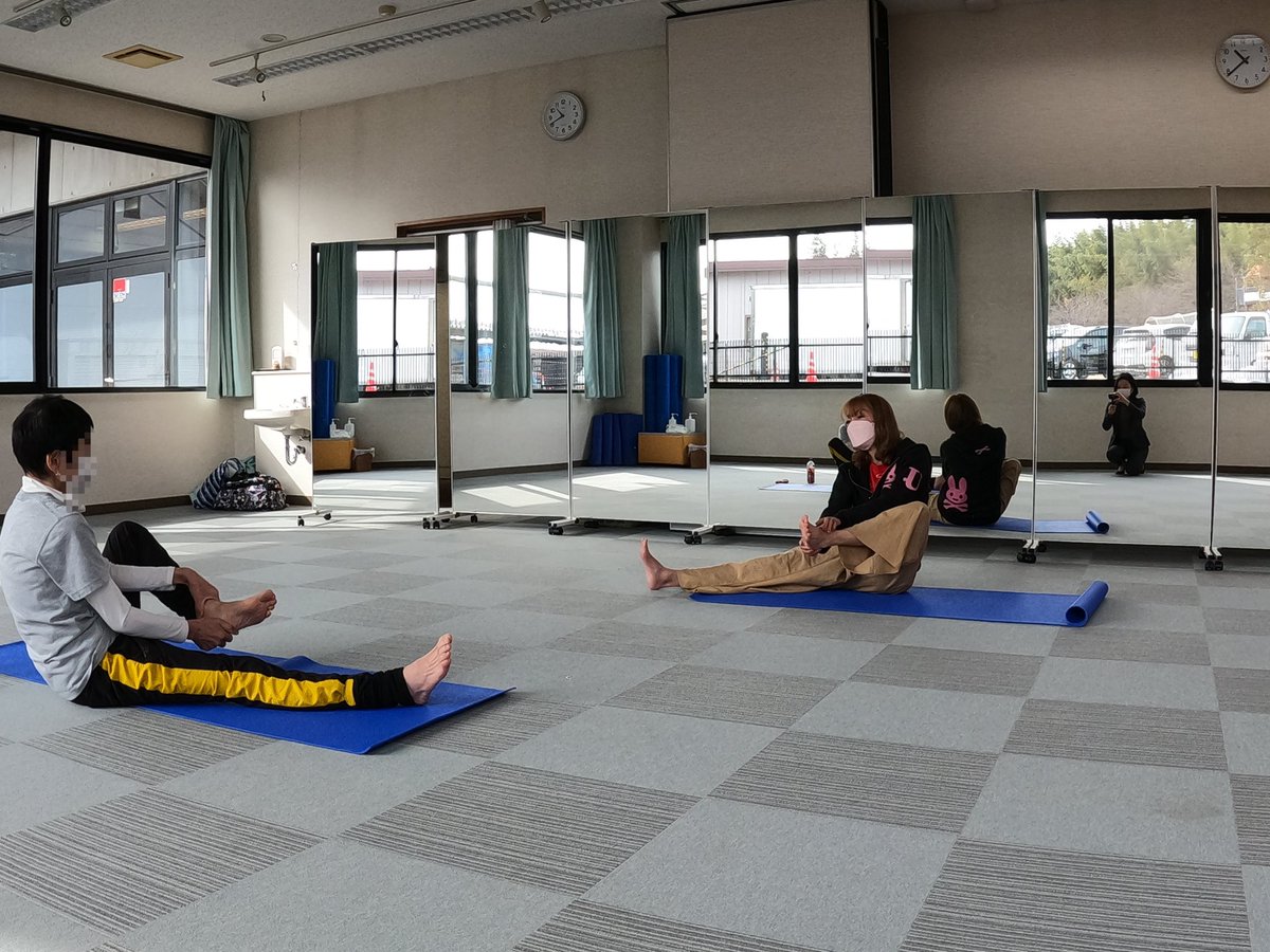fujimi_onsen's tweet photo. 🧘♂️ #SPAFIT のご紹介
毎週土曜10:30からは
⭐︎ #ボディメンテナンス Q-Ren ⭐︎
の #レッスン を行なっています❗️
#簡単 な #ストレッチ、#骨盤体操 で、#腰・膝痛予防 と改善し、動きやすい身体を目指します✨
お子様からご高齢者まで、どなたでも始めやすいレッスンですよ😄👍
#富士見温泉 #赤城 https://t.co/CltOXvL9GU