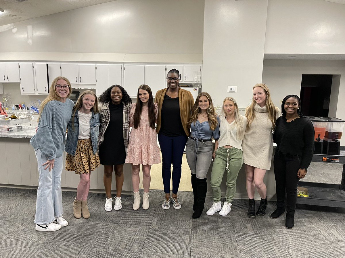 MCLadyLeopards's tweet photo. Mobile Christian Girls Basketball had our banquet to wrap up the 2021-2022 Basketball Season! Thank you to the players, parents and support staff who made the season an enjoyable one on and off the court! https://t.co/AisKsqsu8l