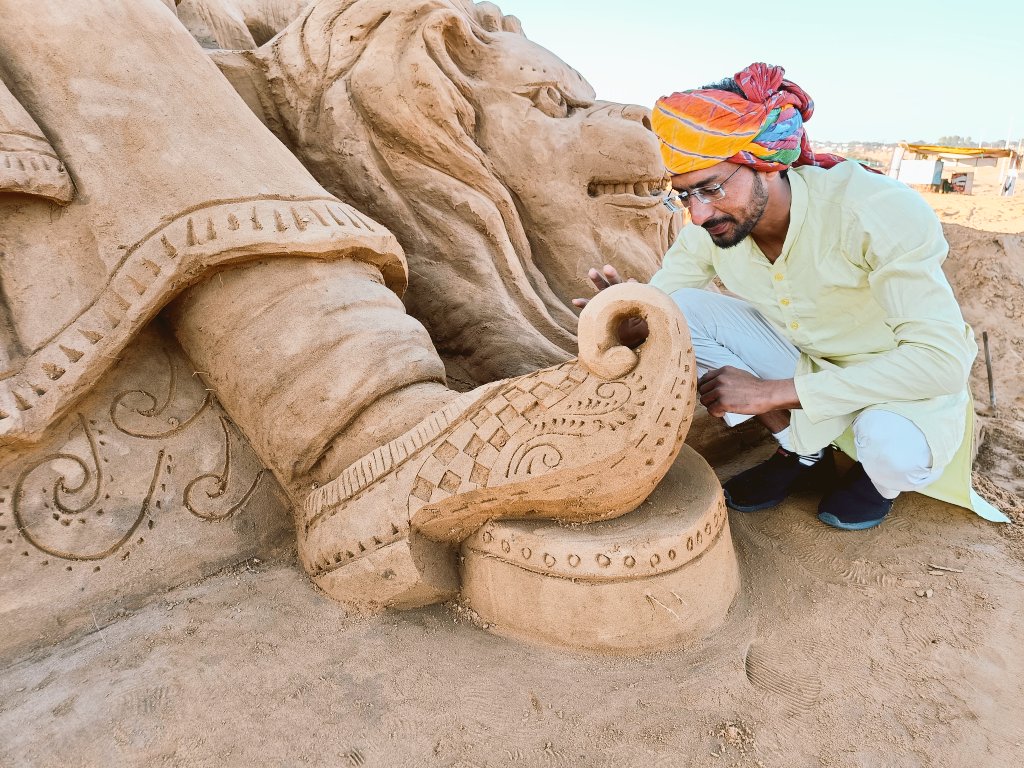sandartistajay's tweet photo. Today my #largest sand #sculpture of #Maharanapratap ji at #pushkar_desert on his death anniversary https://t.co/gIaRjwO1qJ