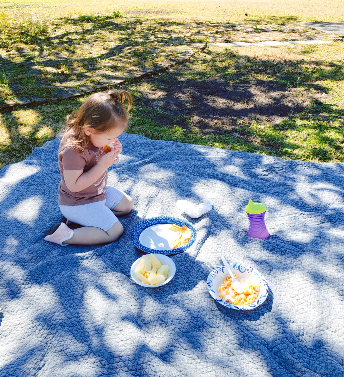 Kirbymom and kirbybaby had a picnic today