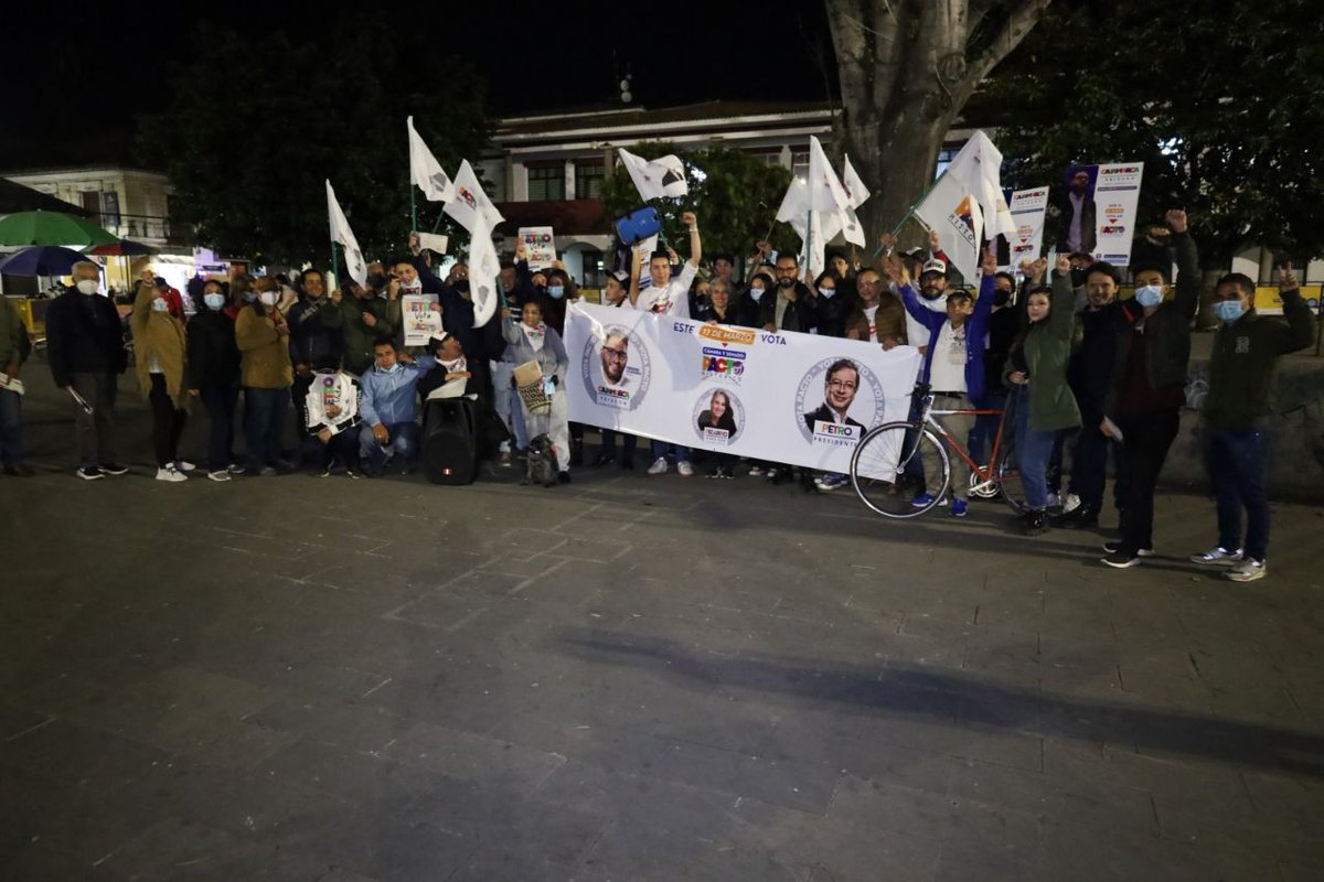 PizarroMariaJo's tweet photo. En #Madrid y en #Faca llevamos el mensaje del @PactoCol. Junto a @yeisoncajamarca trabajamos con disciplina y responsabilidad por el proyecto político que cambiará la historia de #Colombia 🇨🇴 
¡Seguimos para Antioquia! https://t.co/HvMCBx96tL