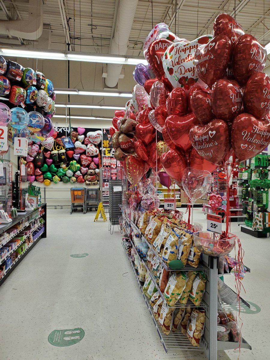 Rchii_joon's tweet photo. کسی که برامون از اینا نمیخره، گفتیم خودمون واسه خودمون بخریم. 😁
#singlevalentine 😁
#ValentinesDay
#single and happy 😂 https://t.co/BpKGMuEIkF